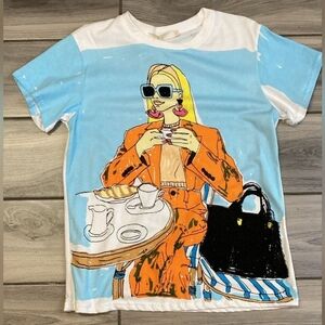 Chic Illustrated T-Shirt with Fashionable Design